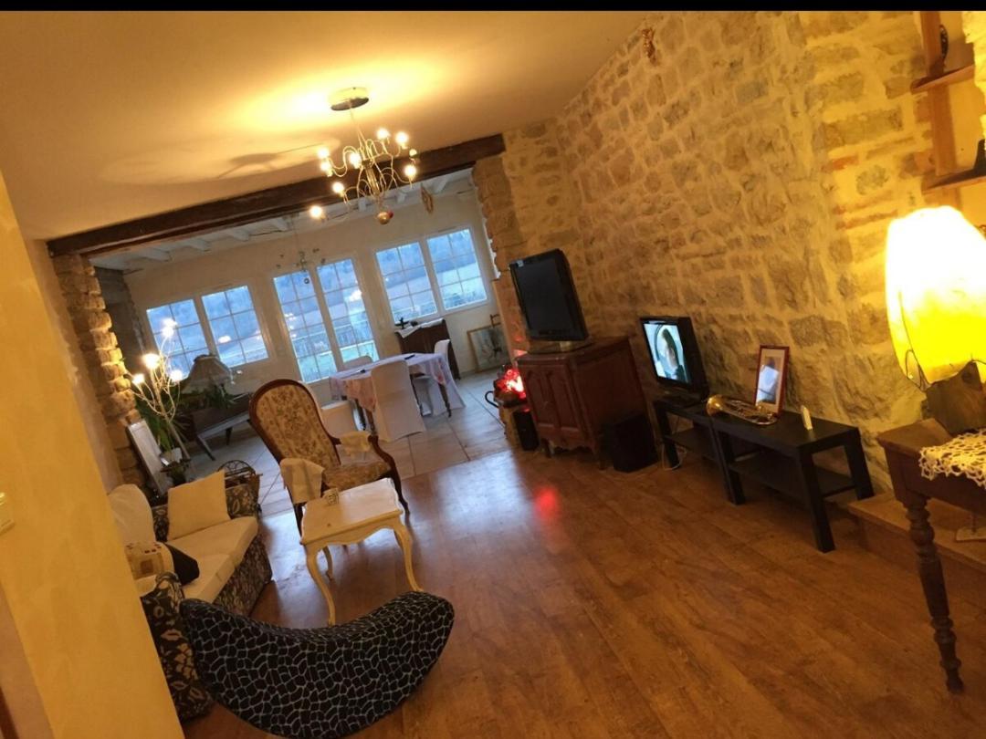 Le Petit Chateau Apartment *